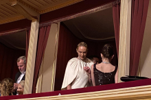 Falsche Farbe: Topmodel Candice Swanepoel liefert Opernball-Fauxpas