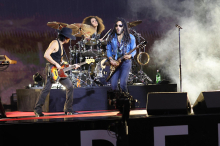 „Blue Electric Light“-Tour : Lenny Kravitz rockte die Wiener Stadthalle mit Hit-Feuerwerk 