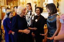 Women of the World: Queen Camilla empfing Victoria Beckham und Co.