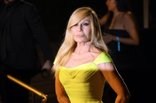 Donatella Versace tritt nach 30 Jahren als Kreativdirektorin zurück