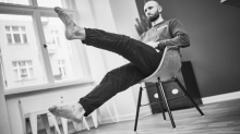 Unser Personal Trainer: Das Beinpendel, der Bauchspeck-Gegner