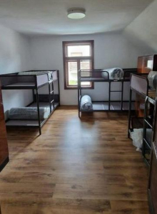 Po razkritju neprimernih bivanjskih so bili filipinski delavci že preseljeni na novo lokacijo