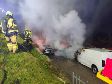 Na parkirišču hiše v Trbovljah gorela tri vozila, požar se je razširil na hišo