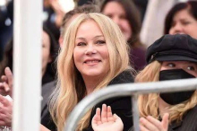 MS-Erkrankung: Christina Applegate musste über 30 Mal ins Krankenhaus