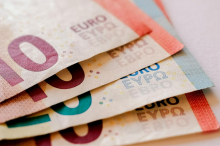 Finančno ministrstvo: Drugo izdajo t. i. ljudske obveznice je vpisalo 6640 vlagateljev
