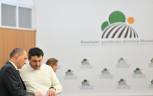 Kmetijske organizacije prekinjajo sodelovanje v delovnih skupinah; ministrica nad potezo presenečena