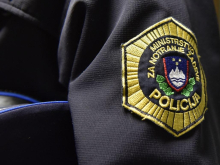 Policija zaradi posnetkov, ki so zakrožili na družbenih omrežjih, preiskuje nasilje med mladimi