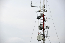 Potrošniški inštitut vsem štirim slovenskim operaterjem mobilne telefonije podal negativno oceno