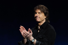 „Ich möchte ihn ehren“: Schweigeminute für Val Kilmer: Tom Cruise verabschiedet sich mit bewegenden Worten