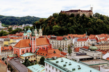 Gurs: V Sloveniji lani prodanih manj hiš in stanovanj. Cene zrasle za devet oz. deset odstotkov.