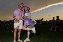 Glitzer, Boho und Y2K: Die besten Outfits der Stars und Fans am Coachella 2025