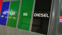 Od polnoči dizel cenejši za 8,1, bencin pa za 7,8 centa za liter