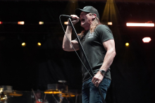 Brad Arnold: 3 Doors Down sagen Tour wegen Krebs-Diagnose ab