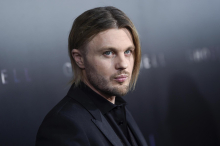Missbrauchsvorwürfe: Schauspieler Michael Pitt verhaftet und angeklagt
