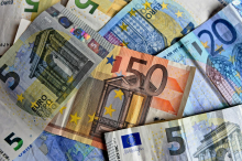 Državni primanjkljaj se je glede na prvo trimesečje znižal za skoraj 40 odstotkov