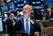 Wall Street prvič letos v območju pohlepa. Inflacija presenetljivo nižja.