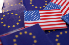 Trump predlagal uvedbo 50-odstotnih carin na uvoz iz EU-ja. Začele bi veljati junija.