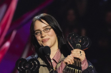 American Music Awards: Billie Eilish ist Künstlerin des Jahres 2025 – Taylor Swift geht leer aus