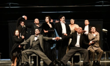 Kokan Mladenović ponovo je napravio sjajnu predstavu, 'Juha braće Marx' subverzivno vrije u Komediji