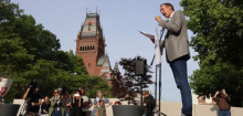 Harvard gegen Donald Trump: »Amerika kann sich nicht leisten, dass Harvard fällt« – Interview mit Protest-Initiator Ryan Enos