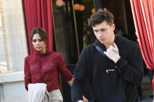 Blumen statt „mama‘s boy“: Brooklyn Beckham ließ Victorias Tattoo überstechen