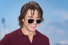 Tom Cruise bricht Weltrekord mit brennendem Fallschirm