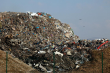 Požar na odlagališču smeti v Spodnjem Starem Gradu pri Krškem