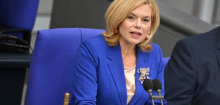 Bundestag: Julia Klöckner verteidigt Rauswürfe wegen Verstoß gegen Kleiderordnung