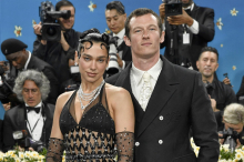 Gerücht bestätigt: Dua Lipa und Callum Turner sind verlobt
