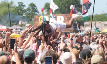 Skandal na festivalu: SAD ukinuo vize dvojcu Bob Vylan, britanska policija pokreće istragu