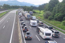 Stau zu Urlaubssaison : Auf diesen Straßen staut es zu Ferienbeginn besonders stark