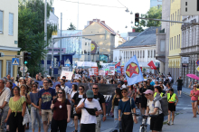 Demo gegen „Kahlschlag“: Hunderte postulierten: „Sozialland retten!“