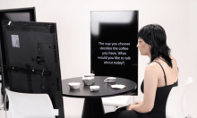 Mlada umjetnica provela je pet dana sa stranim radnicima i sve pretvorila u provokativnu izložbu