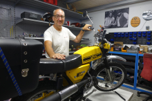 Fans von Bud Spencer pilgern per Moped zu dessen Grab nach Rom