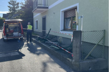 Unfall in Villach: Lenker unter Drogen? Schulbus krachte gegen Zaun