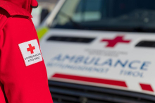 Mit Hand in Maschine gegriffen: Arbeiter (57) schwer verletzt