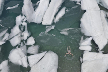 Hitze ade: Am Gletscher wurde bei 2 Grad Wassertemperatur gebadet 