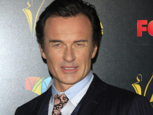 Umrl je Julian McMahon, zvezdnik serij Pod nožem lepote in Čarovnice