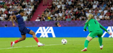 Frauen-EM 2025: Neu aufgestelltem Frankreich gelingt Auftaktsieg über Titelverteidiger England