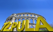 Urban pjeva 'Lijepu našu' pod zvijezdama: Pula podiže zavjesu za 72. izdanje festivala