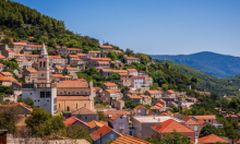 Izložba 'Kritički turizam' propituje neplansku turistifikaciju u Korčuli