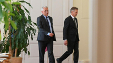 Premier Golob je predsednikom strank predlagal sklep o razveljavitvi posvetovalnega referenduma