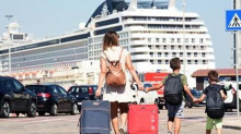 Vacanze, italiani pronti a spendere di più. Ma molte spese si fanno a rate