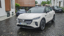 Potopis: s premijskim električnim kitajcem udobno in brezskrbno v osrčje Nemčije