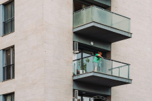 Streit um Sanierungskosten: Wohnungseigentümer ohne Balkon für Balkonsanierung der anderen zur Kasse gebeten