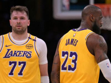 Napeto pri LA Lakers: LeBron James na izhodnih vratih? Omenjajo se Dallas Mavericks.