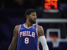 Zvezdnik lige NBA Paul George prestal operacijo levega kolena