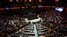 Caos alla Camera sul decreto fiscale. Mef in ritardo e FdI attacca: “Non siamo al loro servizio”