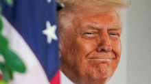 Trump minaccia Powell, pronto il licenziamento. Dazi, missione Sefcovic. Il presidente Usa: “Accordo con l’Ue possibile”