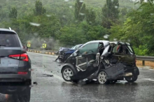 SUDAR KOD BUBANJ POTOKA! Automobil potpuno uništen nasred puta, stvaraju se gužve (FOTO)